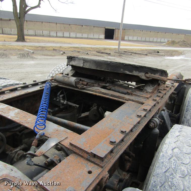 image for item DC7406 2001 Sterling 9500 semi truck