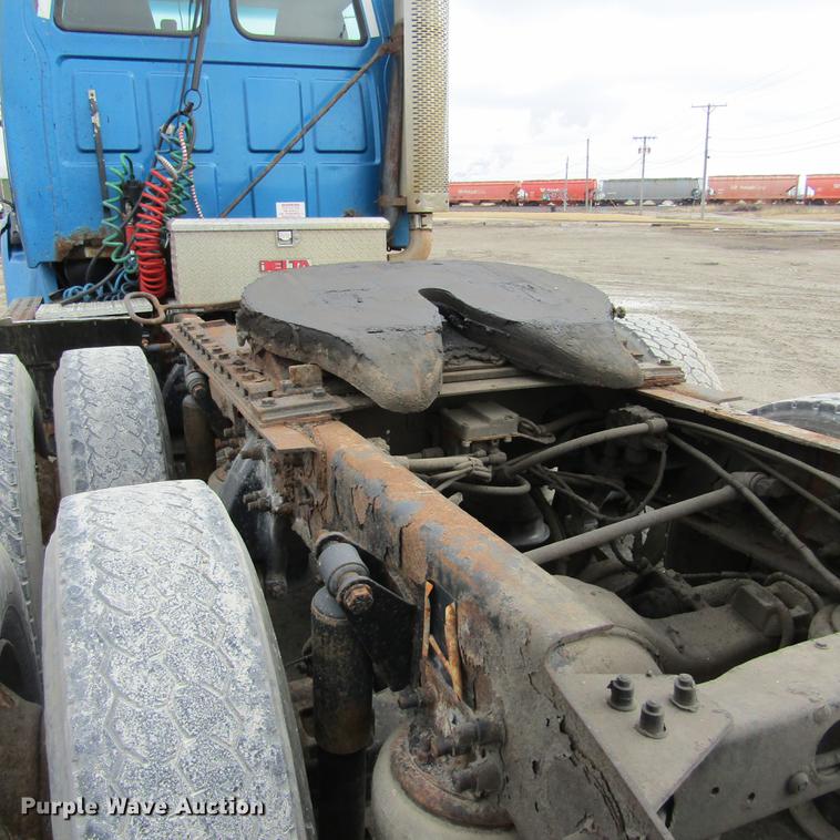 image for item DC7406 2001 Sterling 9500 semi truck