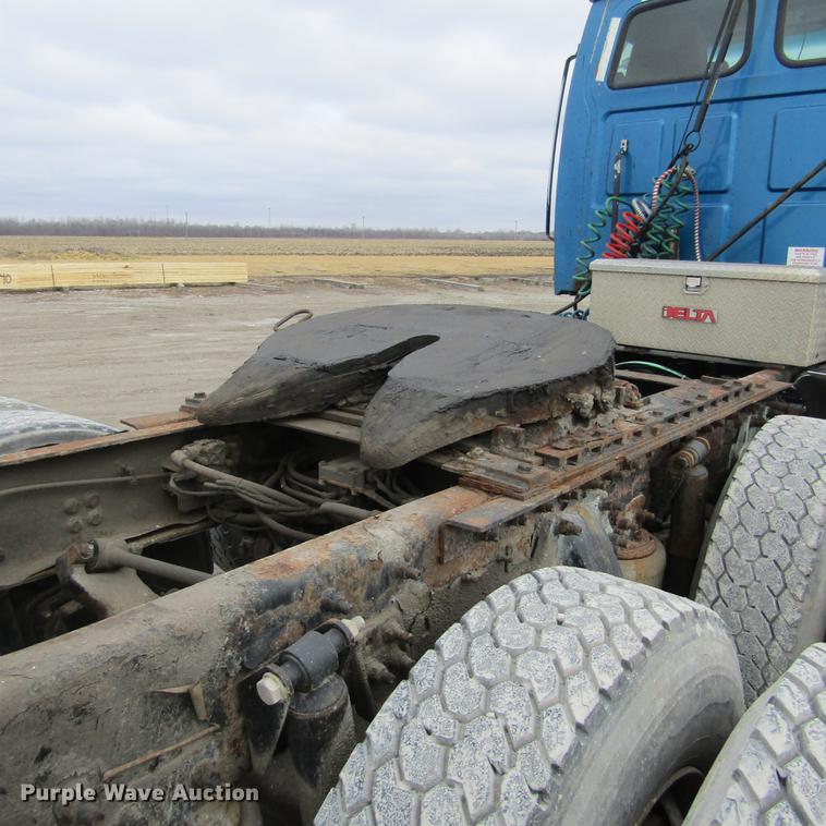 image for item DC7406 2001 Sterling 9500 semi truck