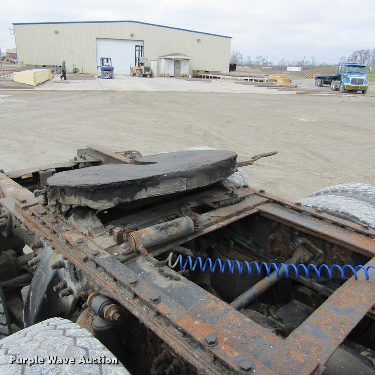 image for item DC7406 2001 Sterling 9500 semi truck