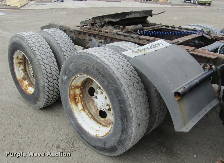 image for item DC7406 2001 Sterling 9500 semi truck