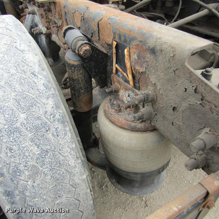 image for item DC7406 2001 Sterling 9500 semi truck