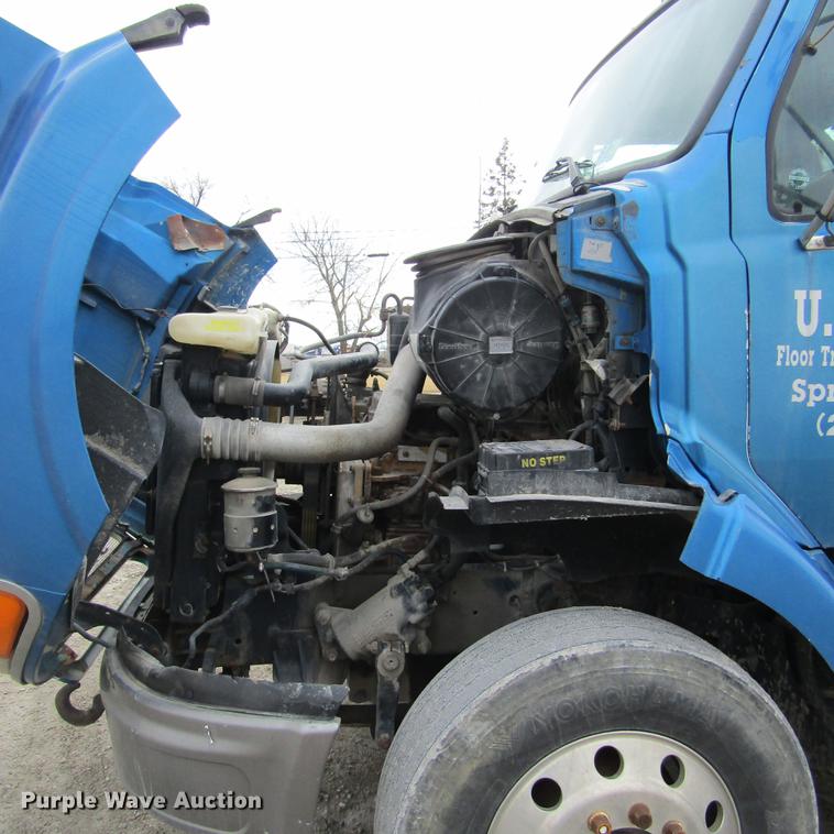 image for item DC7406 2001 Sterling 9500 semi truck