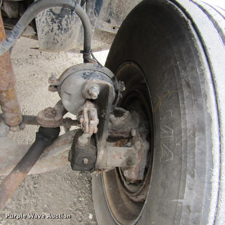 image for item DC7406 2001 Sterling 9500 semi truck