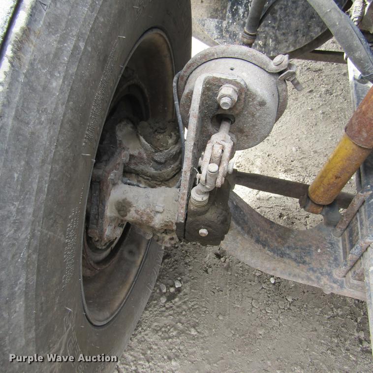 image for item DC7406 2001 Sterling 9500 semi truck