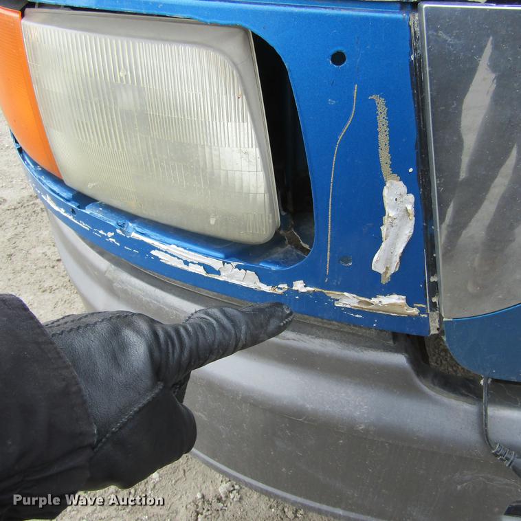 image for item DC7406 2001 Sterling 9500 semi truck