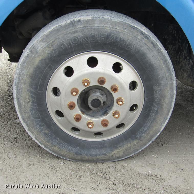 image for item DC7406 2001 Sterling 9500 semi truck