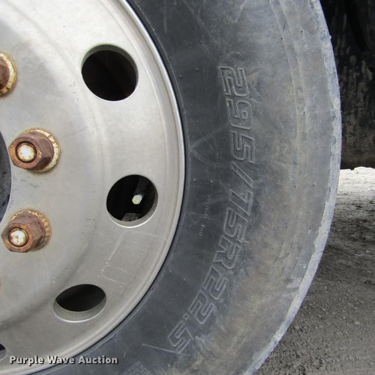 image for item DC7406 2001 Sterling 9500 semi truck