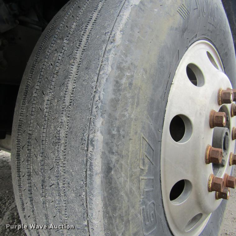 image for item DC7406 2001 Sterling 9500 semi truck