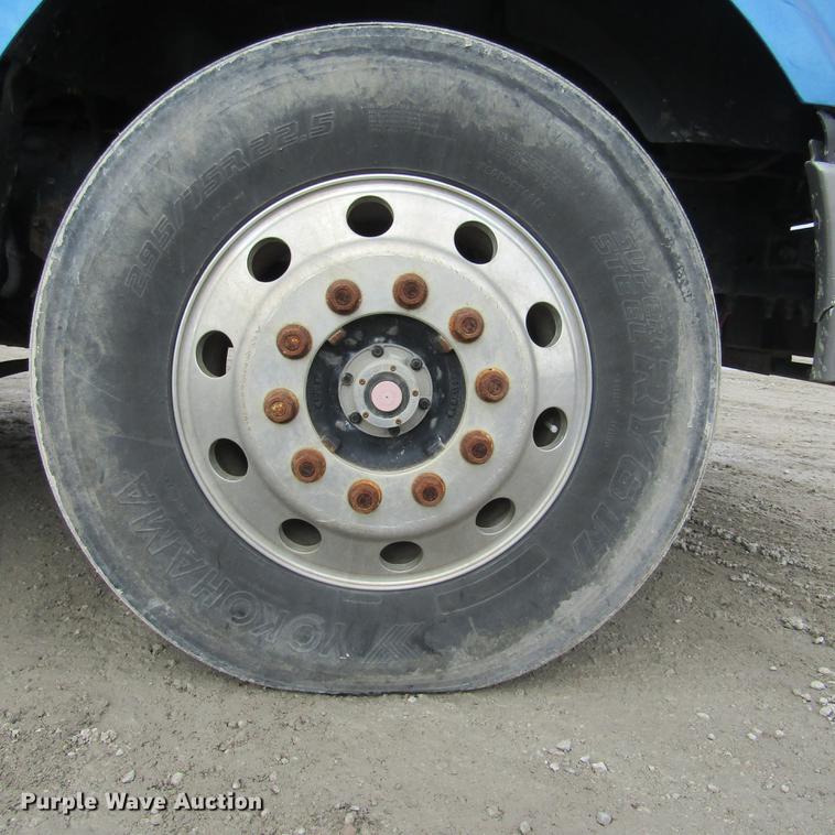 image for item DC7406 2001 Sterling 9500 semi truck