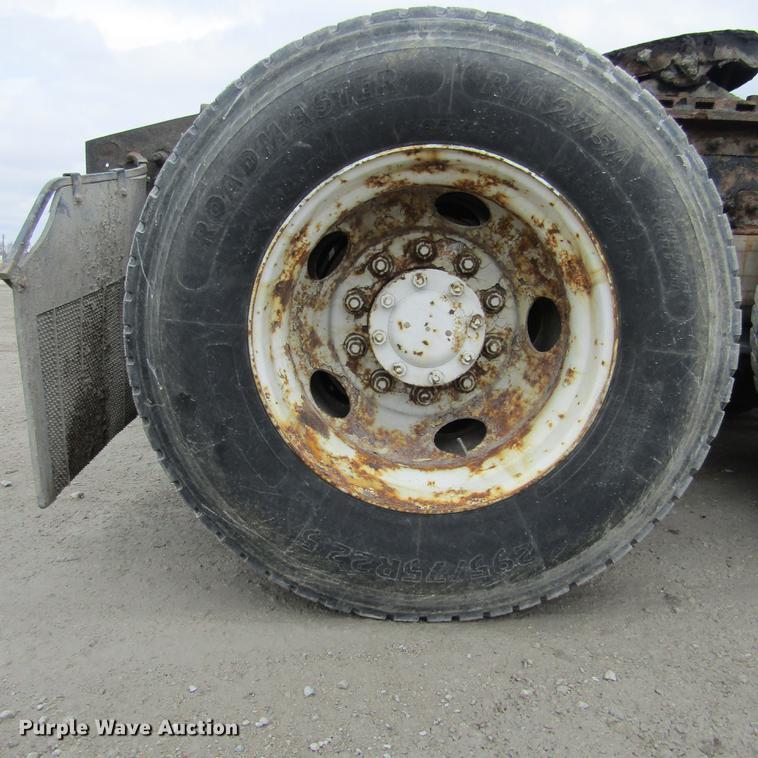 image for item DC7406 2001 Sterling 9500 semi truck