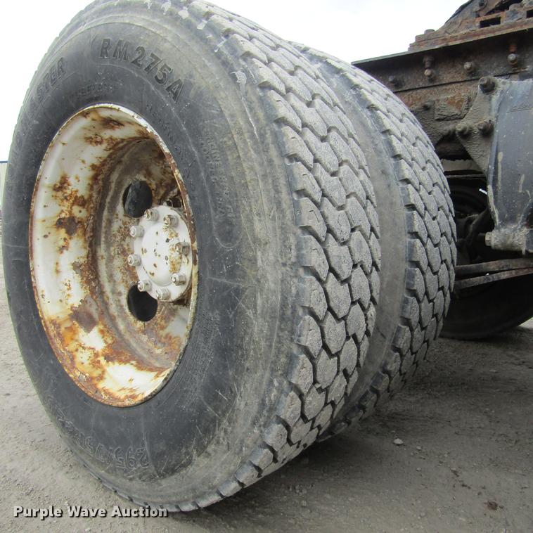 image for item DC7406 2001 Sterling 9500 semi truck