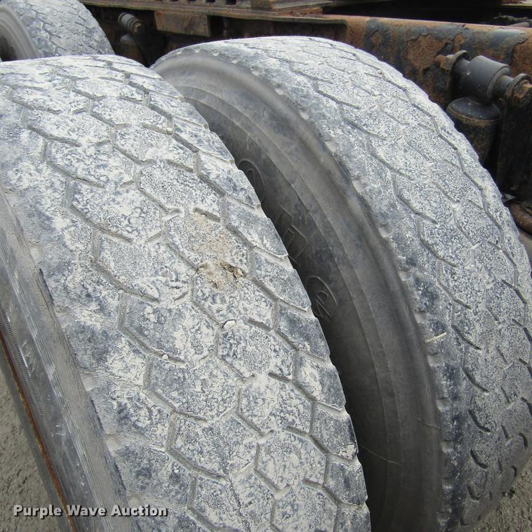 image for item DC7406 2001 Sterling 9500 semi truck