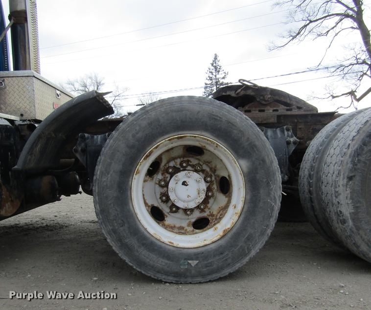 image for item DC7406 2001 Sterling 9500 semi truck