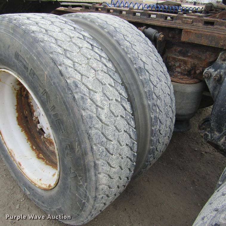 image for item DC7406 2001 Sterling 9500 semi truck