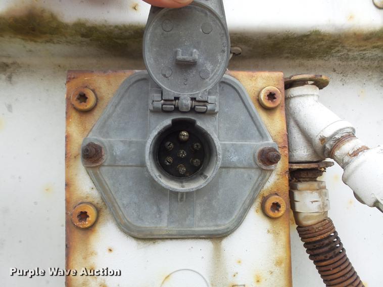 image for item DC7407 1989 Fruehauf FB91.5T2-48LP dry van trailer