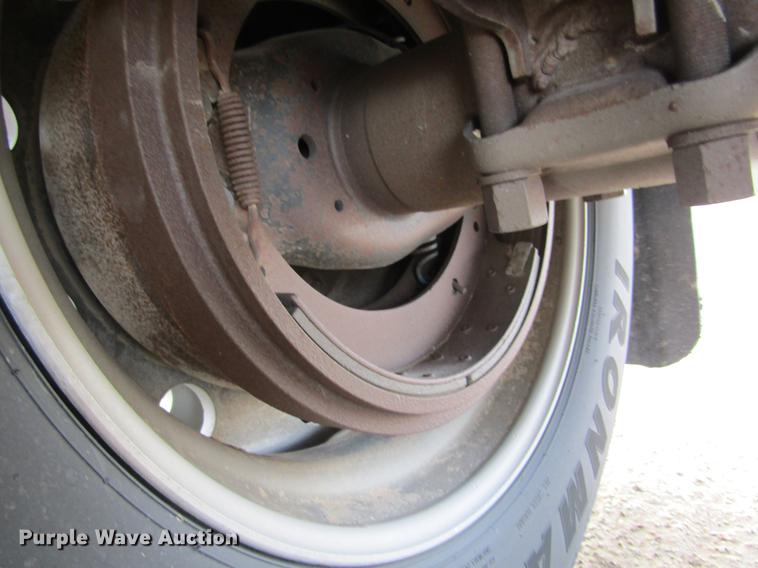 image for item DC8254 2000 Corn Husker 800ALSSR double hopper bottom grain trailer