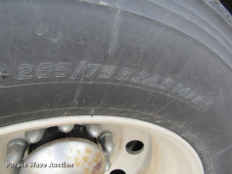 image for item DC8254 2000 Corn Husker 800ALSSR double hopper bottom grain trailer