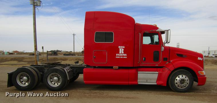 image for item DC8255 2009 Peterbilt 386 semi truck