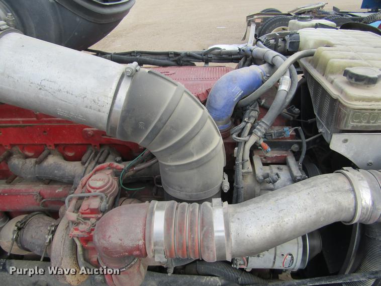 image for item DC8255 2009 Peterbilt 386 semi truck