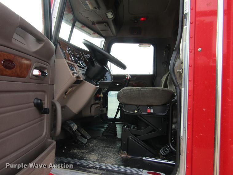 image for item DC8255 2009 Peterbilt 386 semi truck