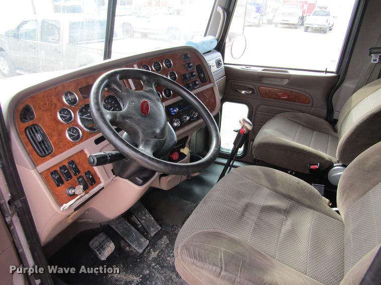 image for item DC8255 2009 Peterbilt 386 semi truck