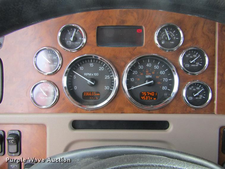image for item DC8255 2009 Peterbilt 386 semi truck