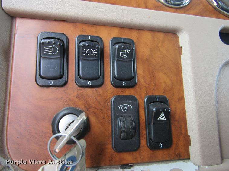 image for item DC8255 2009 Peterbilt 386 semi truck