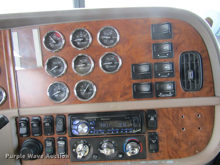 image for item DC8255 2009 Peterbilt 386 semi truck