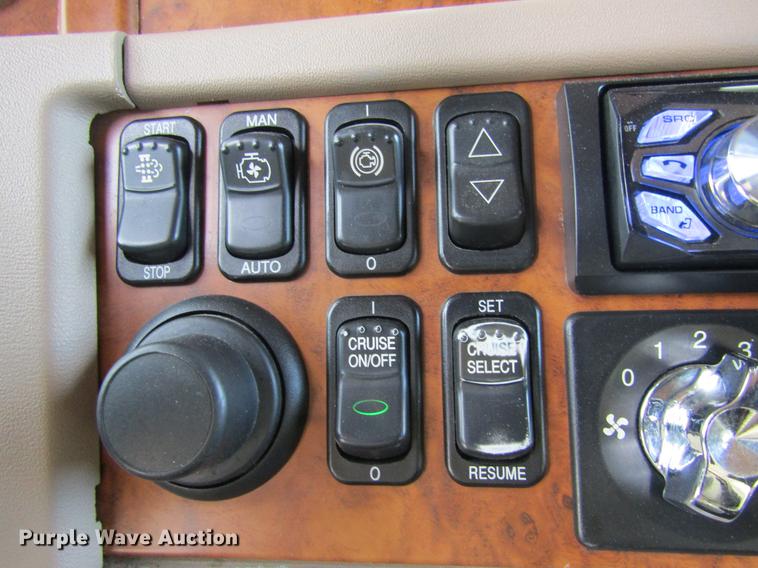 image for item DC8255 2009 Peterbilt 386 semi truck