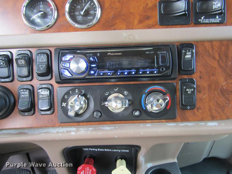 image for item DC8255 2009 Peterbilt 386 semi truck