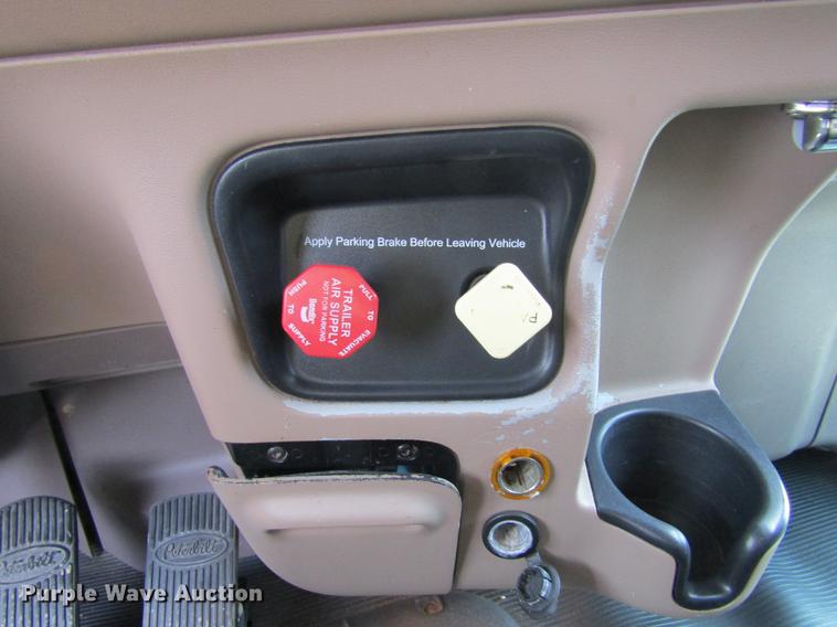 image for item DC8255 2009 Peterbilt 386 semi truck