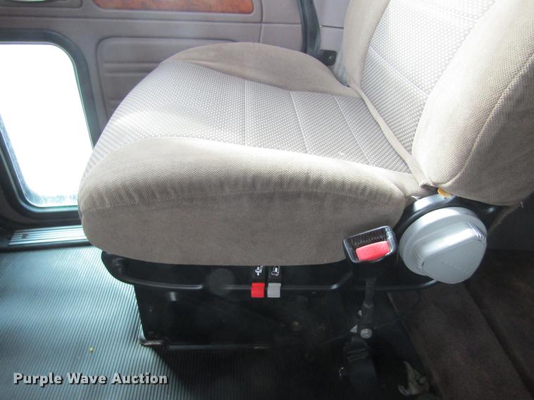 image for item DC8255 2009 Peterbilt 386 semi truck