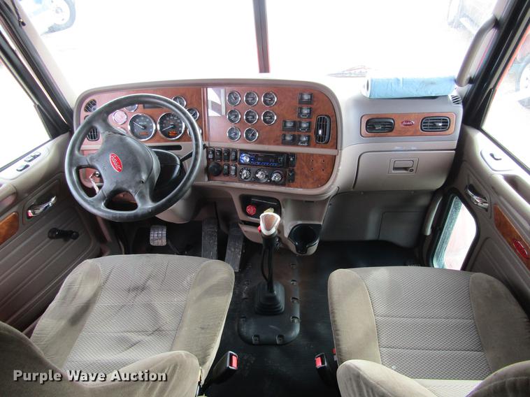image for item DC8255 2009 Peterbilt 386 semi truck