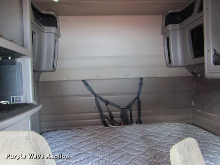 image for item DC8255 2009 Peterbilt 386 semi truck