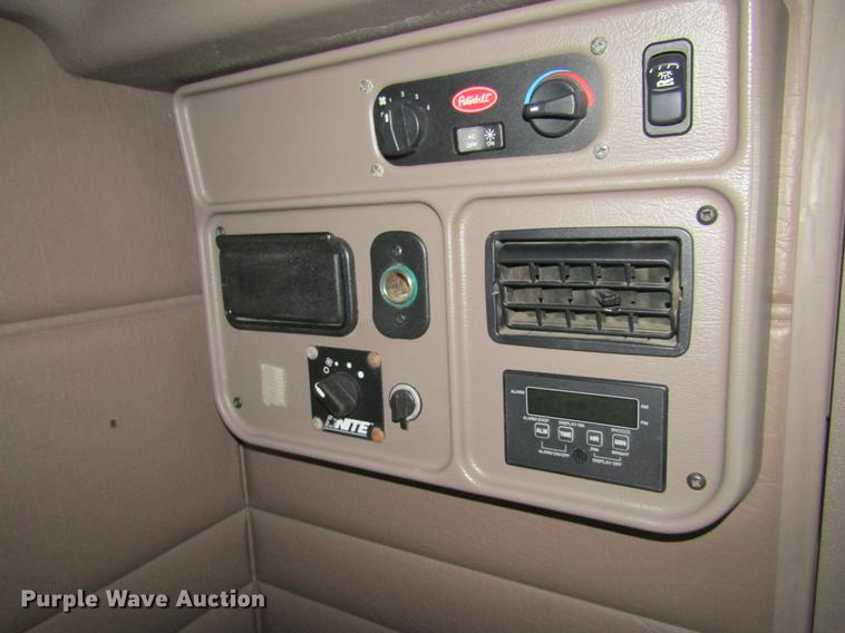 image for item DC8255 2009 Peterbilt 386 semi truck