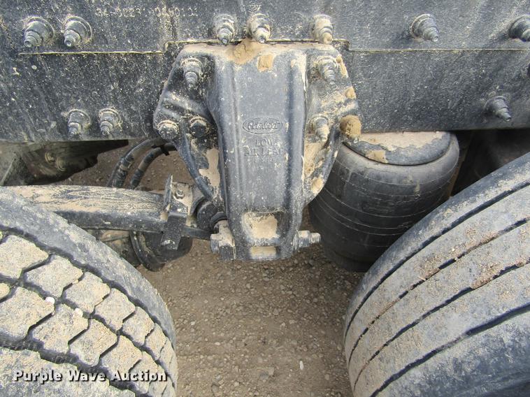 image for item DC8255 2009 Peterbilt 386 semi truck