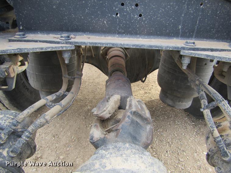 image for item DC8255 2009 Peterbilt 386 semi truck