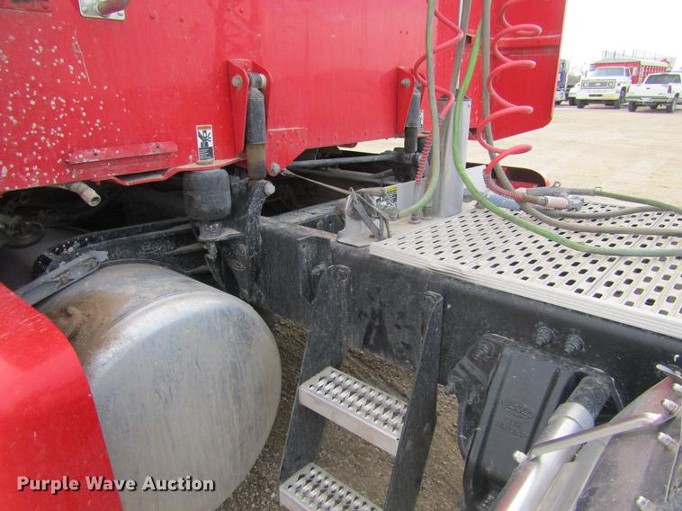 image for item DC8255 2009 Peterbilt 386 semi truck