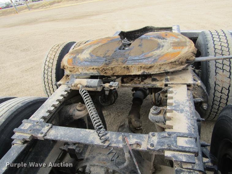 image for item DC8255 2009 Peterbilt 386 semi truck