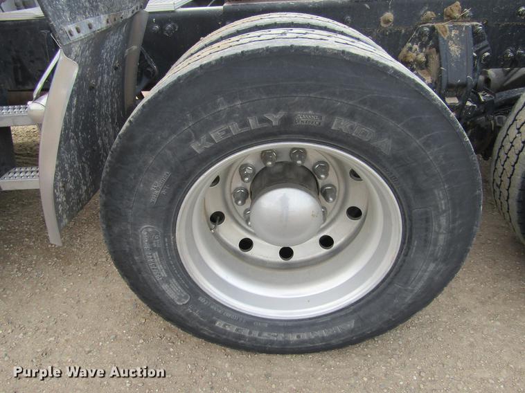 image for item DC8255 2009 Peterbilt 386 semi truck