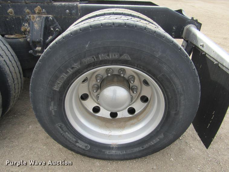 image for item DC8255 2009 Peterbilt 386 semi truck