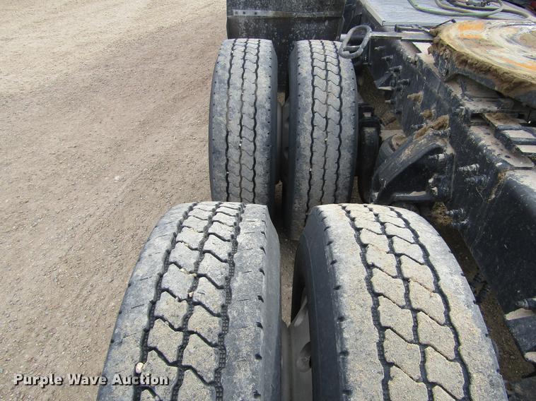 image for item DC8255 2009 Peterbilt 386 semi truck