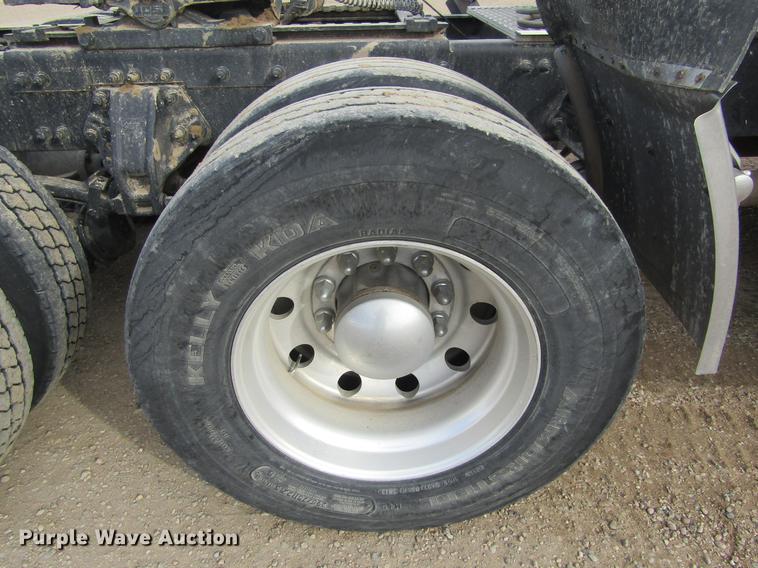 image for item DC8255 2009 Peterbilt 386 semi truck