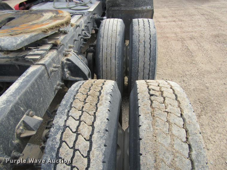 image for item DC8255 2009 Peterbilt 386 semi truck