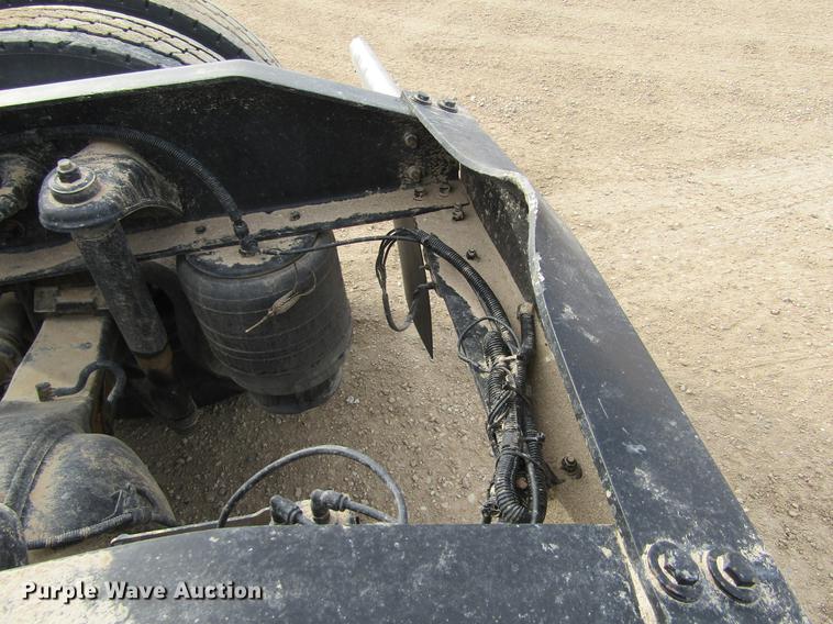 image for item DC8255 2009 Peterbilt 386 semi truck