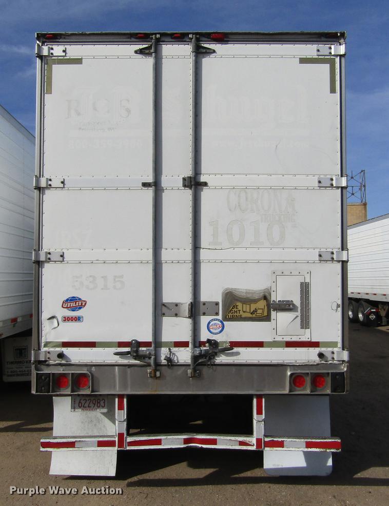image for item DE6592 2006 Utility Trailers refrigerated van trailer