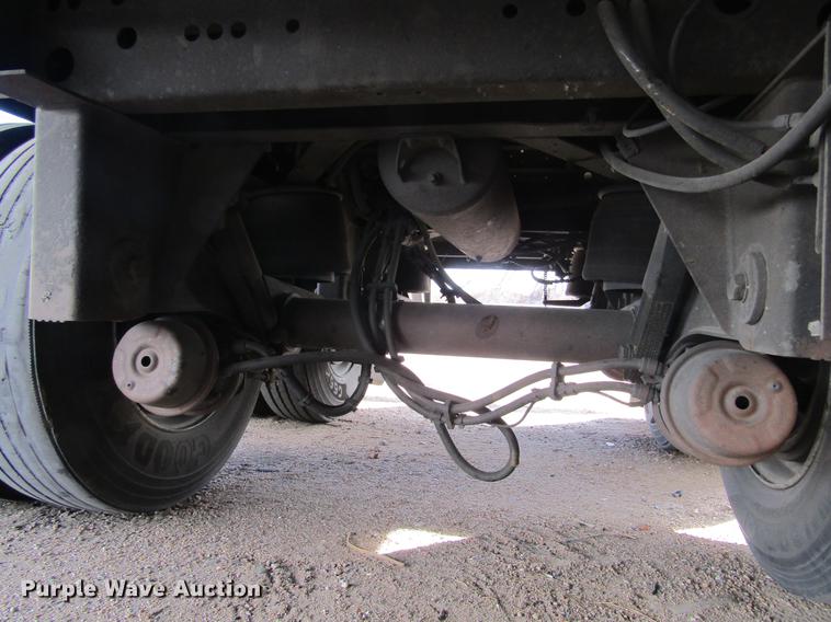 image for item DE6592 2006 Utility Trailers refrigerated van trailer