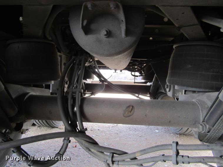 image for item DE6592 2006 Utility Trailers refrigerated van trailer