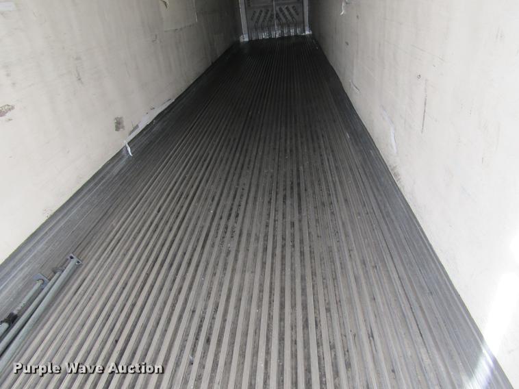 image for item DE6592 2006 Utility Trailers refrigerated van trailer